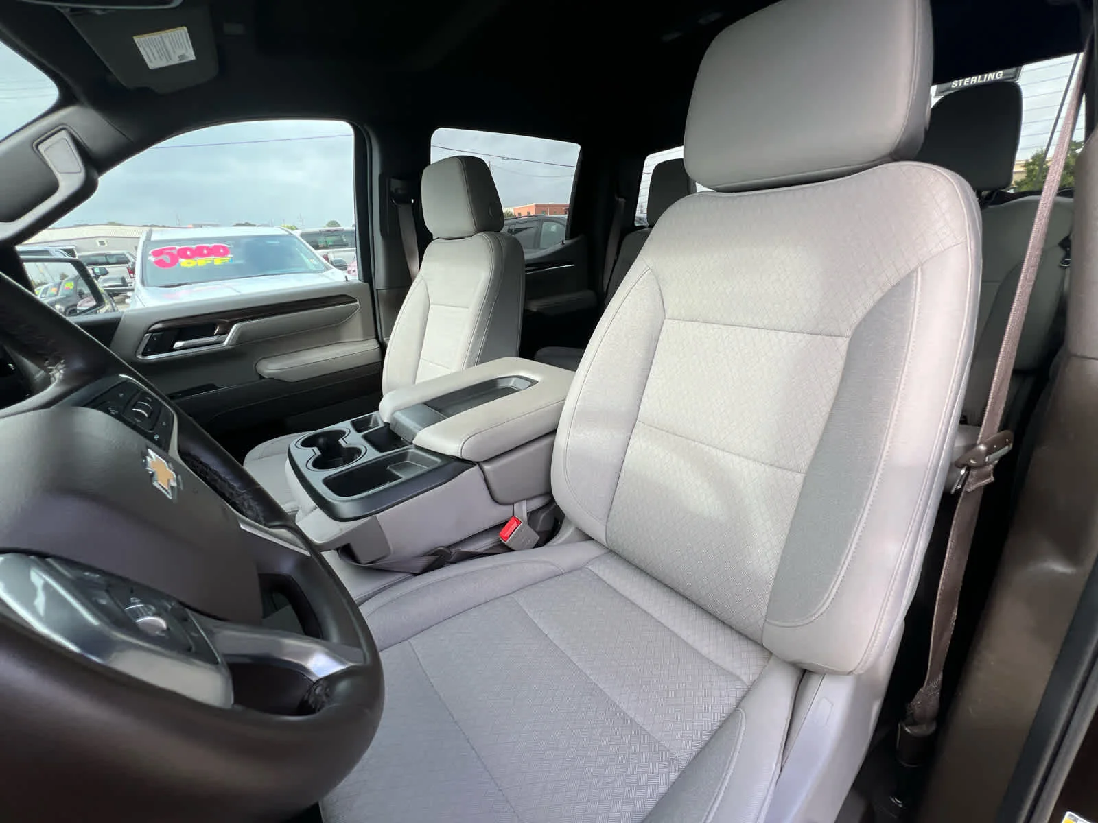 2025 Chevrolet Silverado 1500 LT - Photo 6