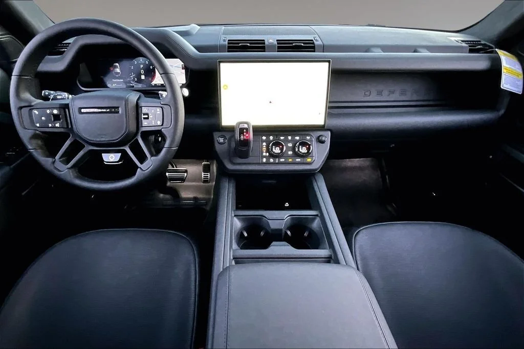 New 2026 Narvik Black LAND ROVER  image 5