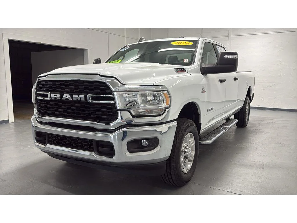 Used 2024 Bright White Clearcoat Ram Big Horn Crew Cab SRW 4x4 6.7L 1 Owner image 17
