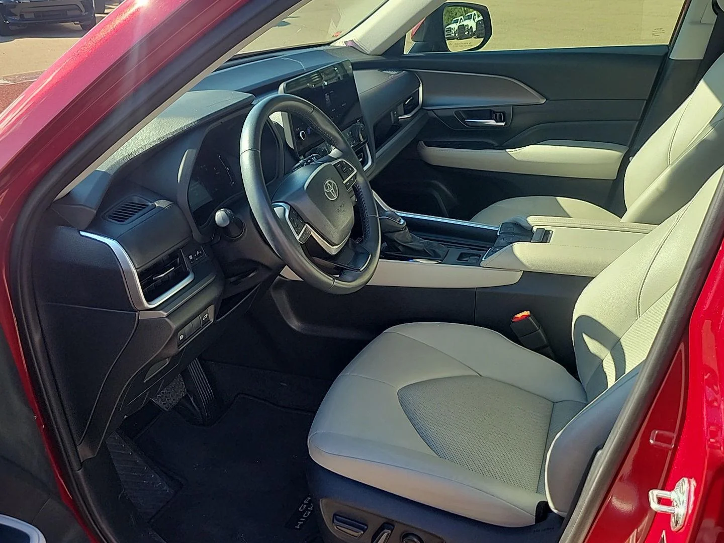 Used 2024 Ruby Flare Pearl Toyota XLE image 3