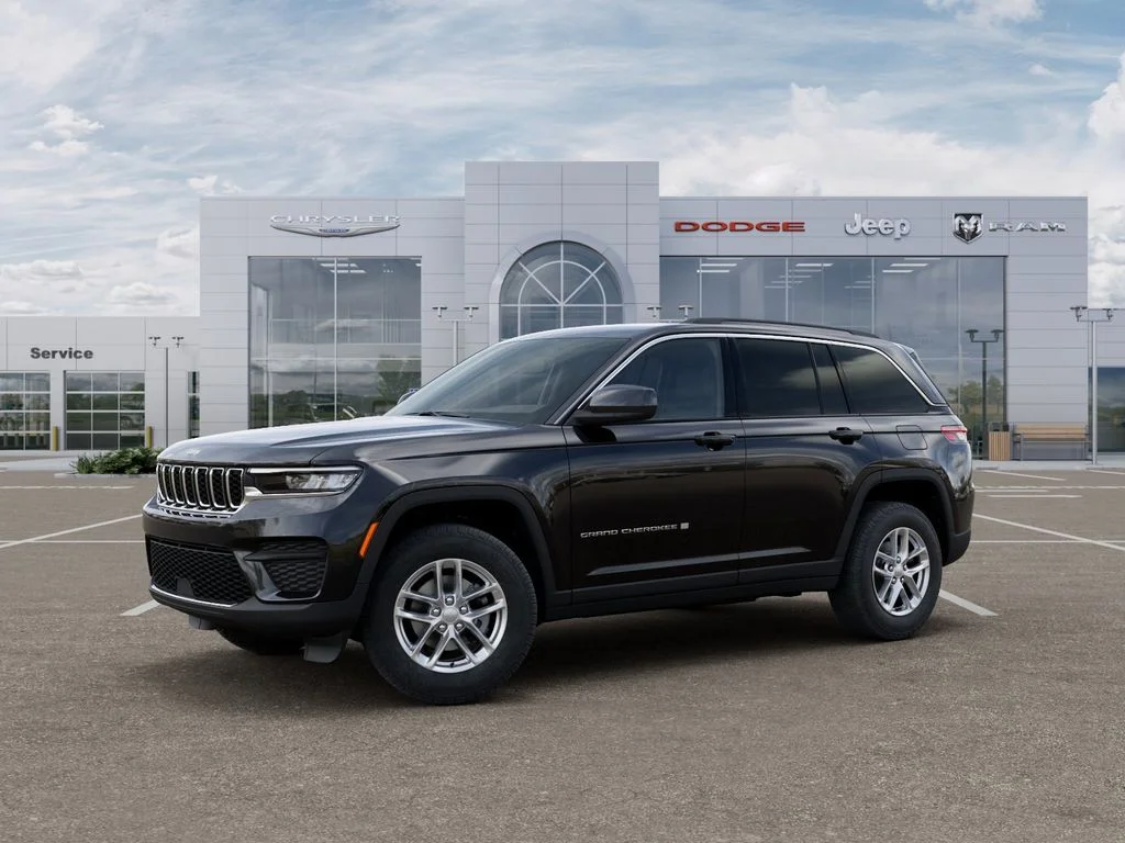New 2026 Diamond Black Crystal Pearl-Coat Exterior Paint Jeep Laredo X image 2