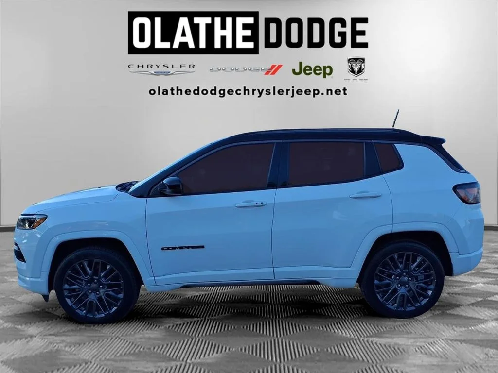 Used 2022 White Jeep High Altitude image 21