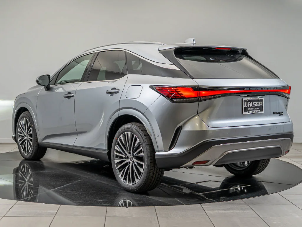 New 2026 Iridium Lexus PREMIUM PLUS image 6