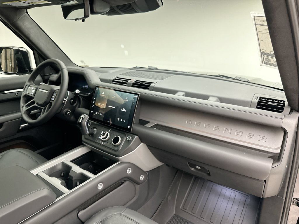 New 2026 Santorini Black Land Rover V8 image 8