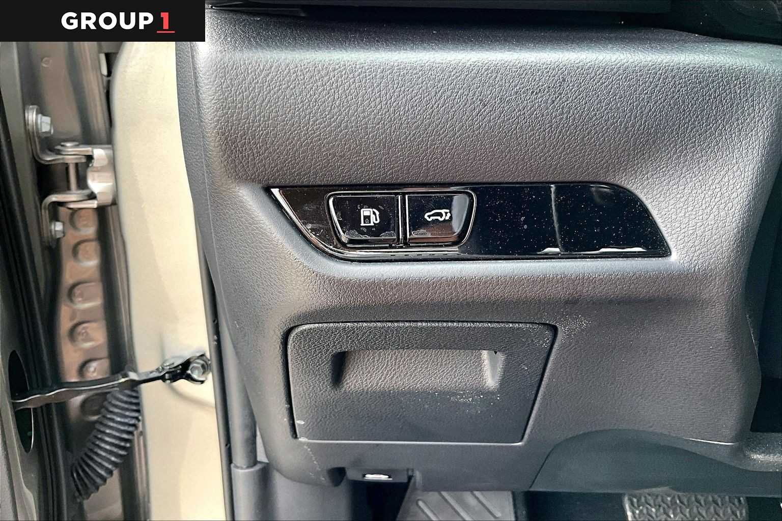 Used 2025 Atomic Silver Lexus Premium image 33