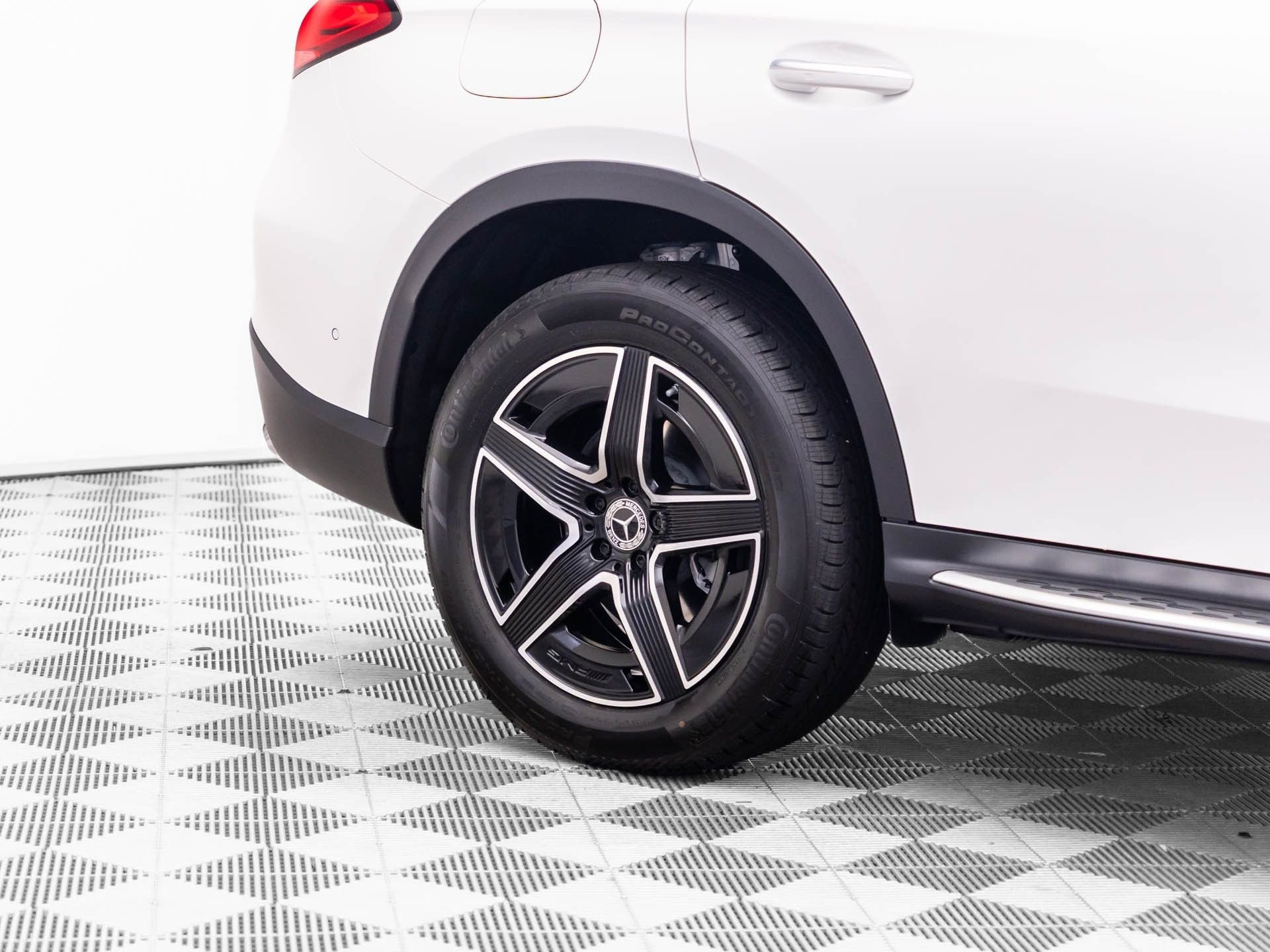 New 2027 Polar White Mercedes-Benz GLC 300 image 37