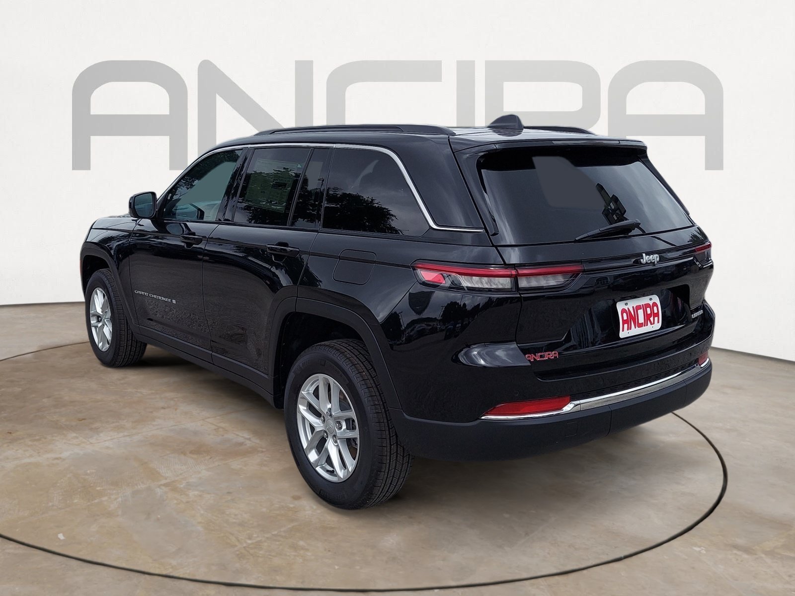 New 2026 Diamond Black Crystal Pearlcoat Jeep Laredo image 8