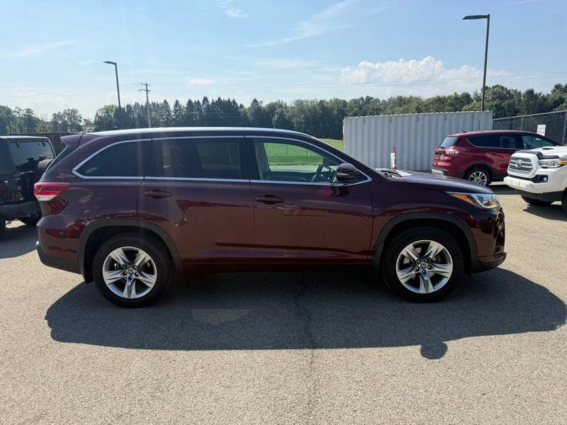 Used 2017 Red Toyota Limited image 17