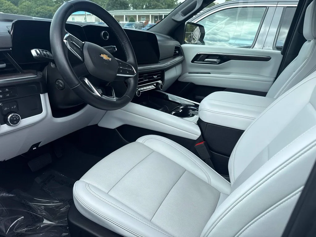 Used 2025 Beige Chevrolet Premier image 3