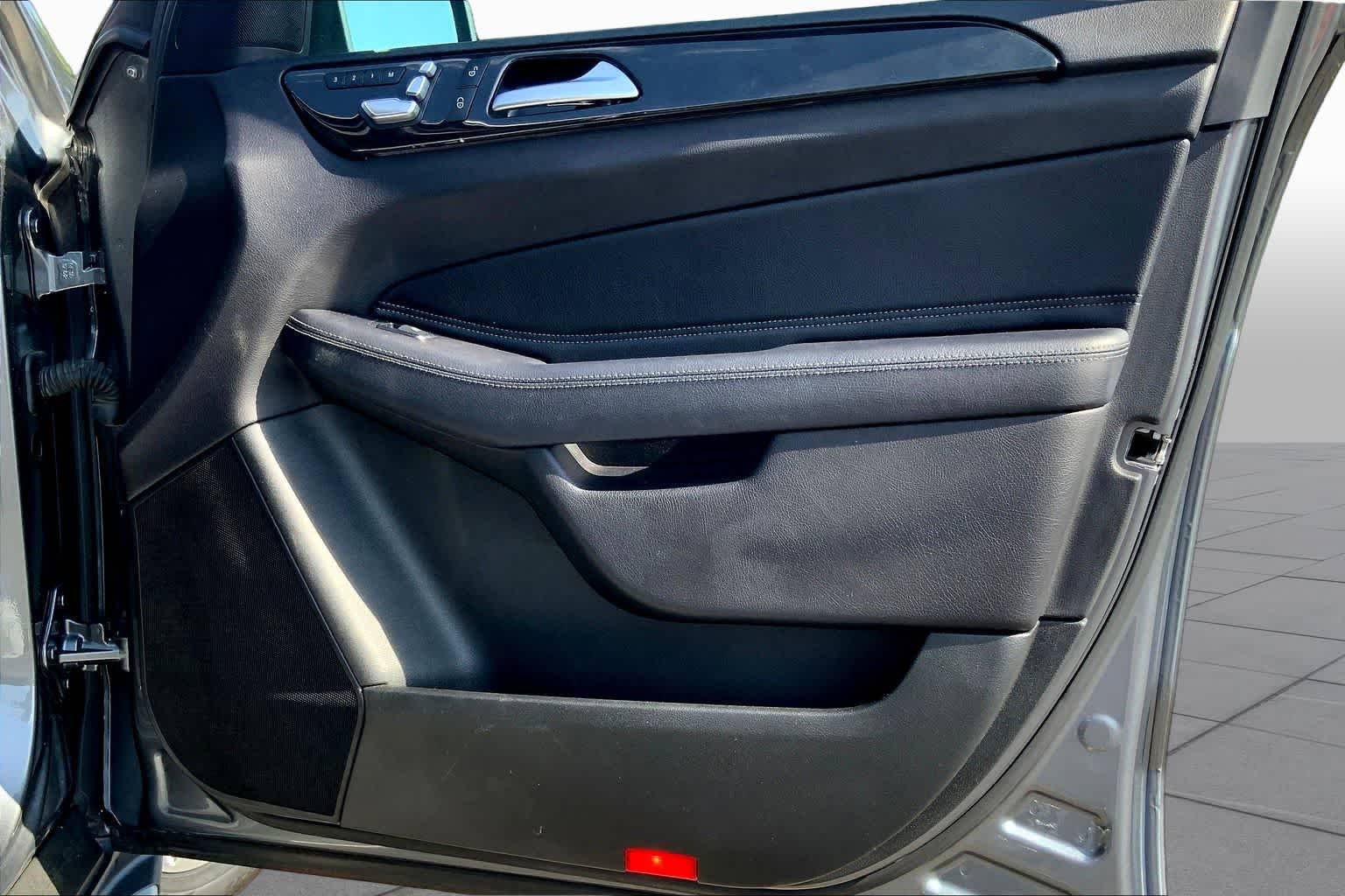 Used 2018 Selenite Grey Metallic Mercedes-Benz GLS 450 image 23