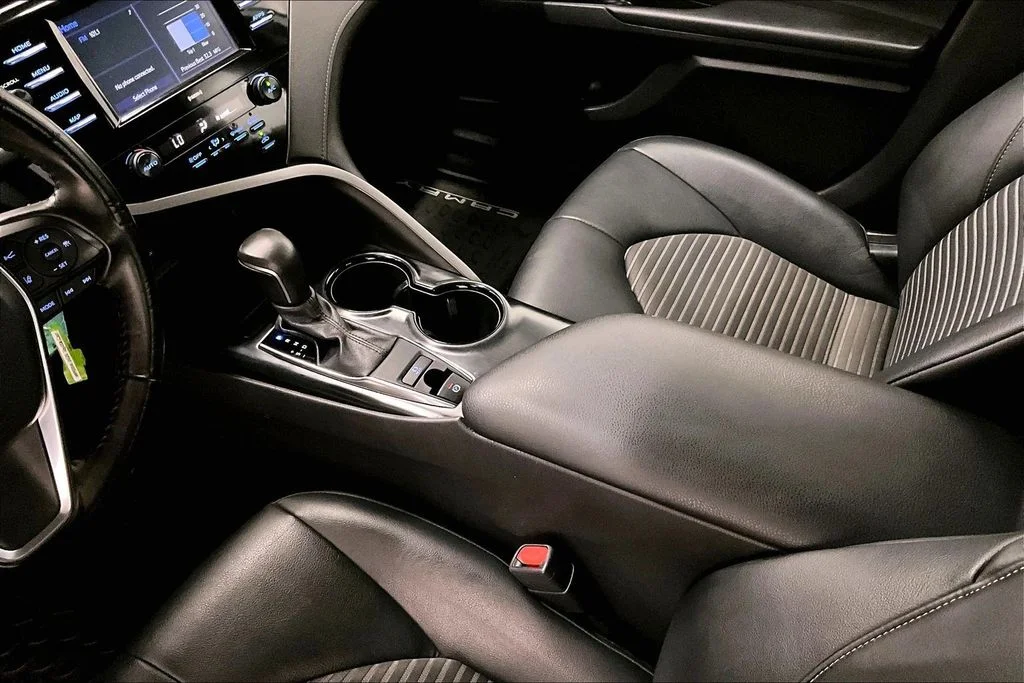 Used 2020 Silver Toyota SE image 18