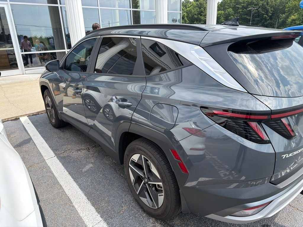Used 2025 Gray Hyundai SEL Convenience image 3