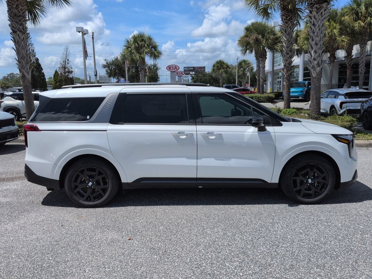 New 2026 Snow White Pearl Kia SX Prestige image 3
