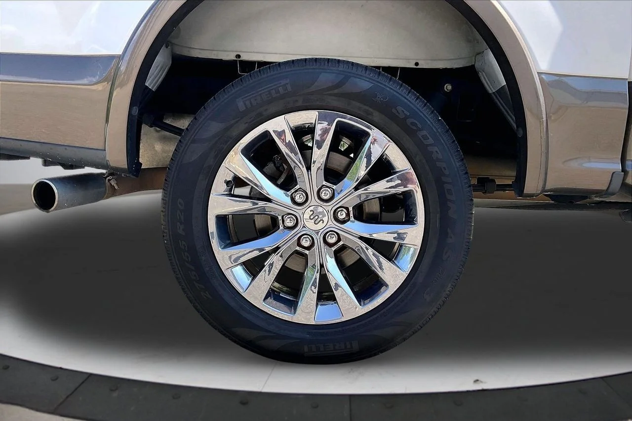 Used 2016 White Ford King Ranch image 39