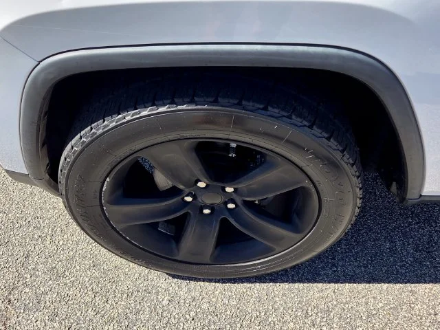 Used 2014 White Jeep Laredo image 18