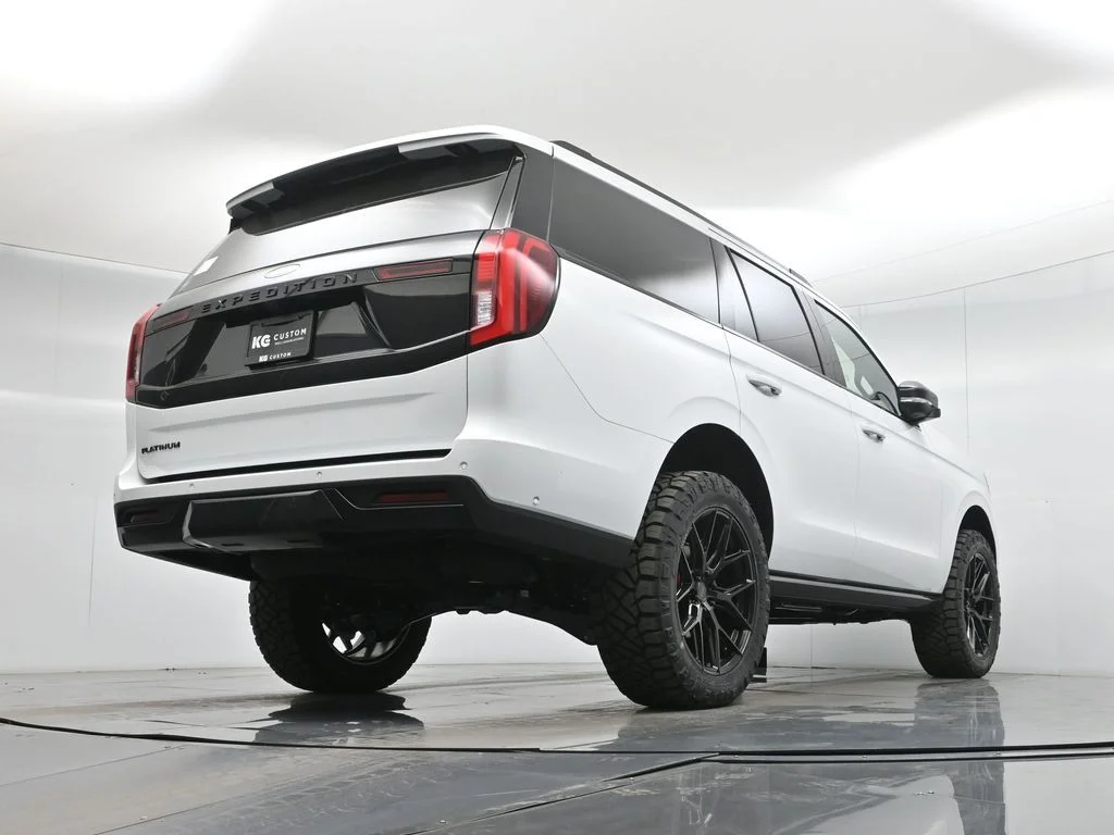 New 2025 Oxford White Ford Platinum image 47