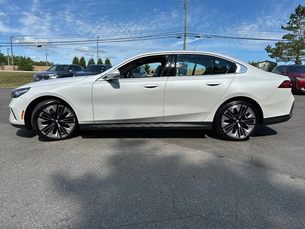 Used 2026 Mineral White Metallic BMW 530i xDrive image 4