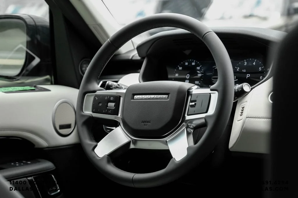 New 2026 Santorini Black Metallic Land Rover S image 15