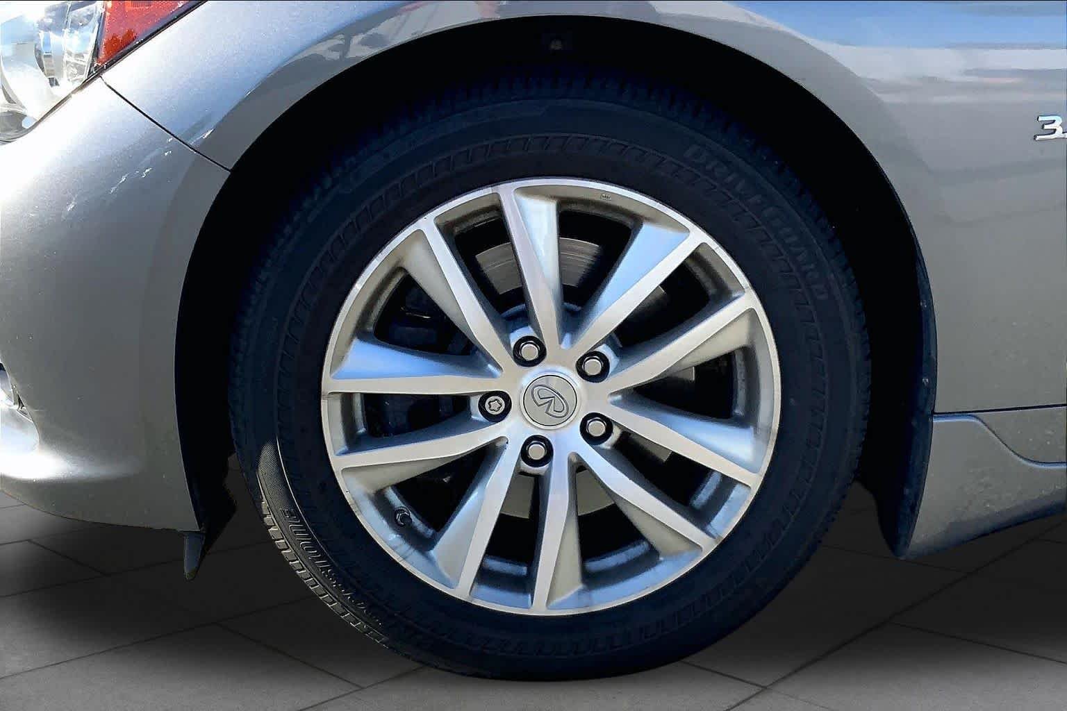 Used 2014 Graphite Shadow INFINITI Premium image 11