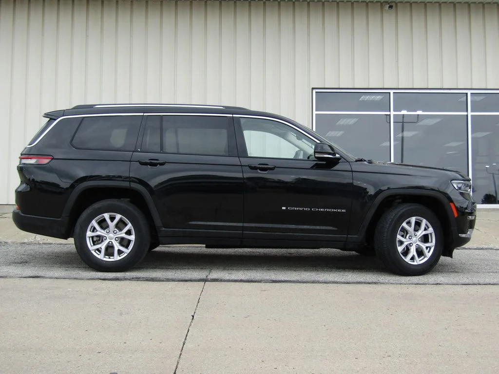 Used 2022 Black Jeep Limited image 2