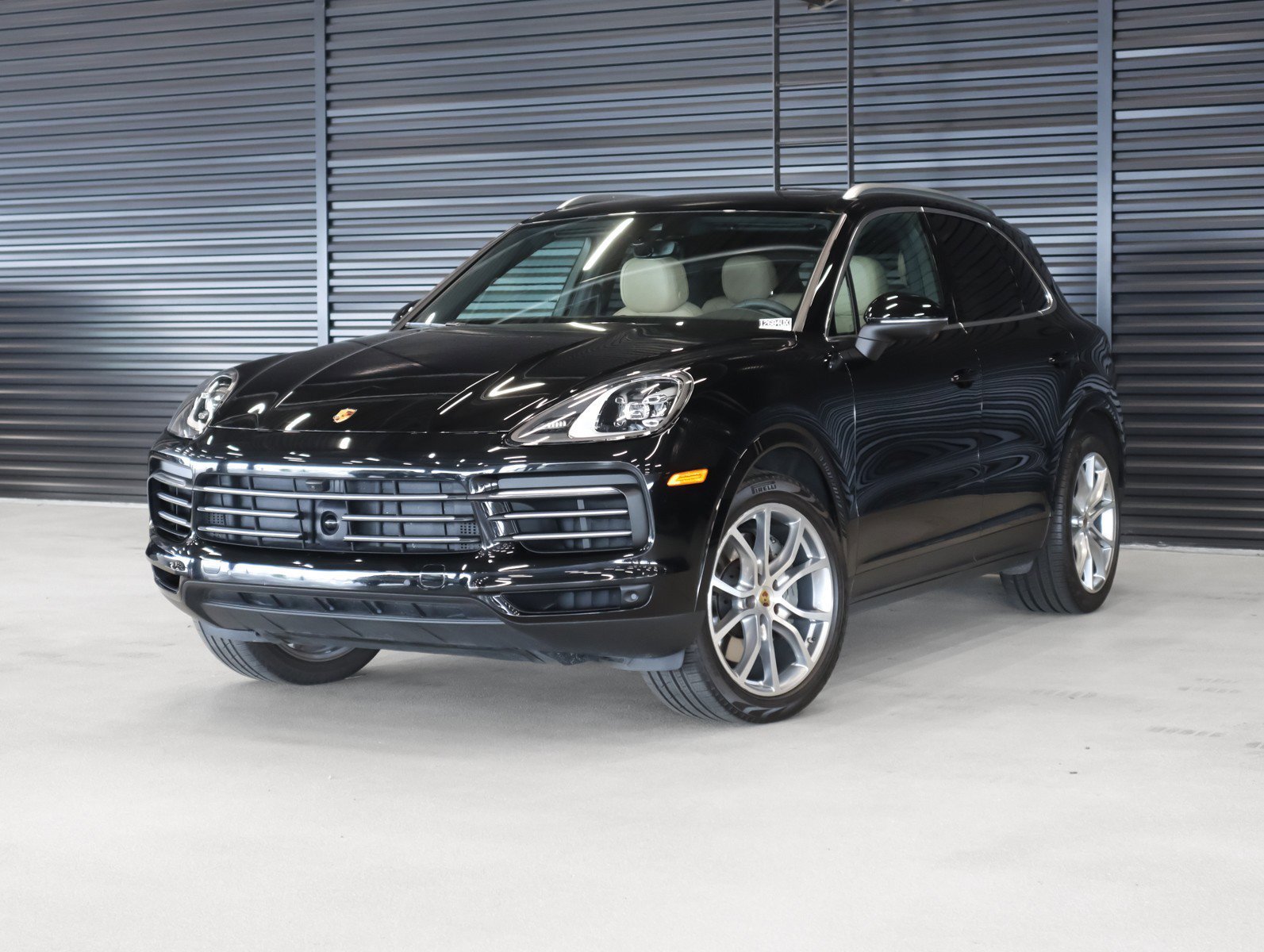 2023 Porsche Cayenne S's photo
