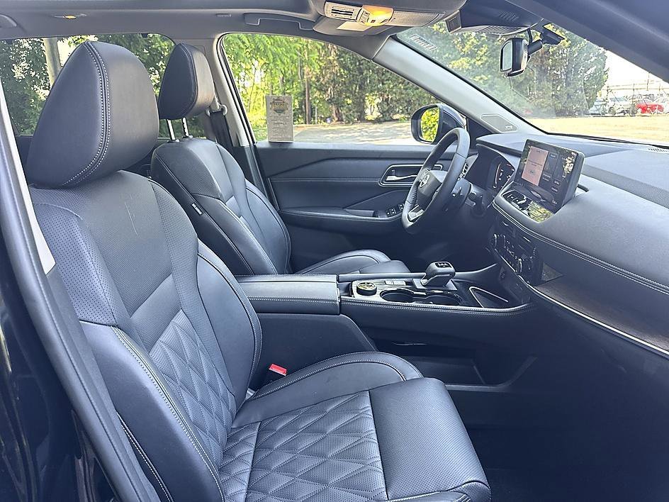 Used 2026 Super Black Nissan Platinum image 21