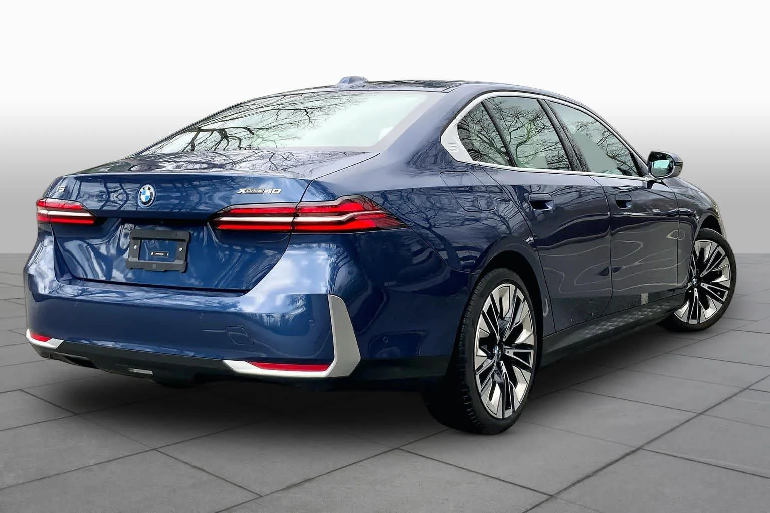 Used 2026 Phytonic Blue Metallic BMW xDrive40 image 12
