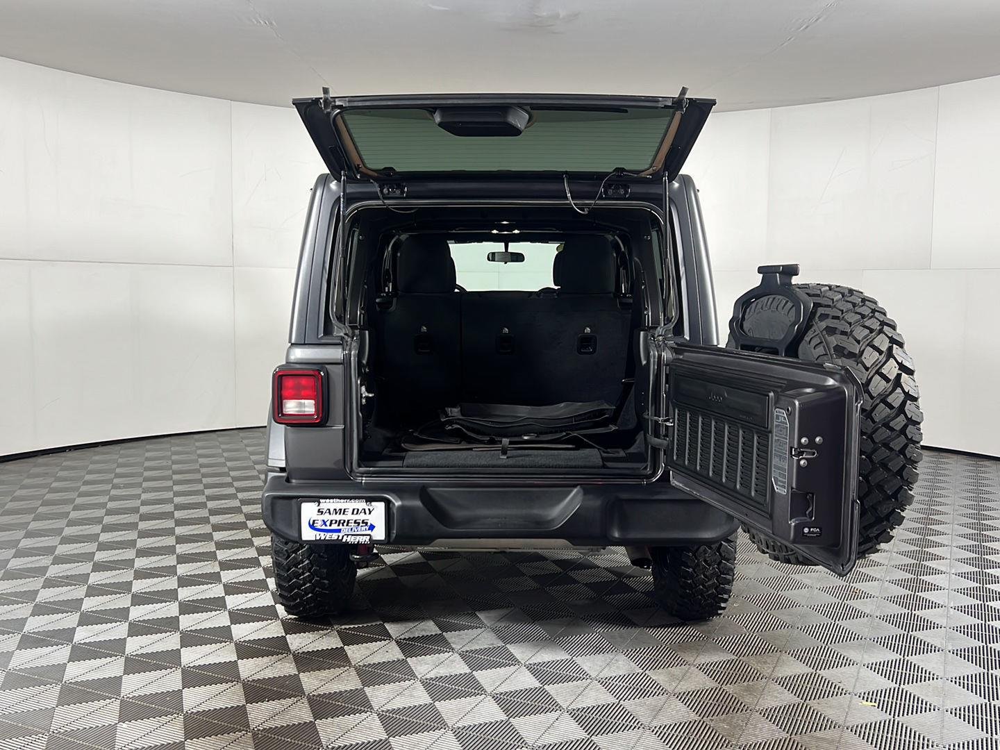 Used 2023 Granite Crystal Metallic Clearcoat Jeep Willys image 24