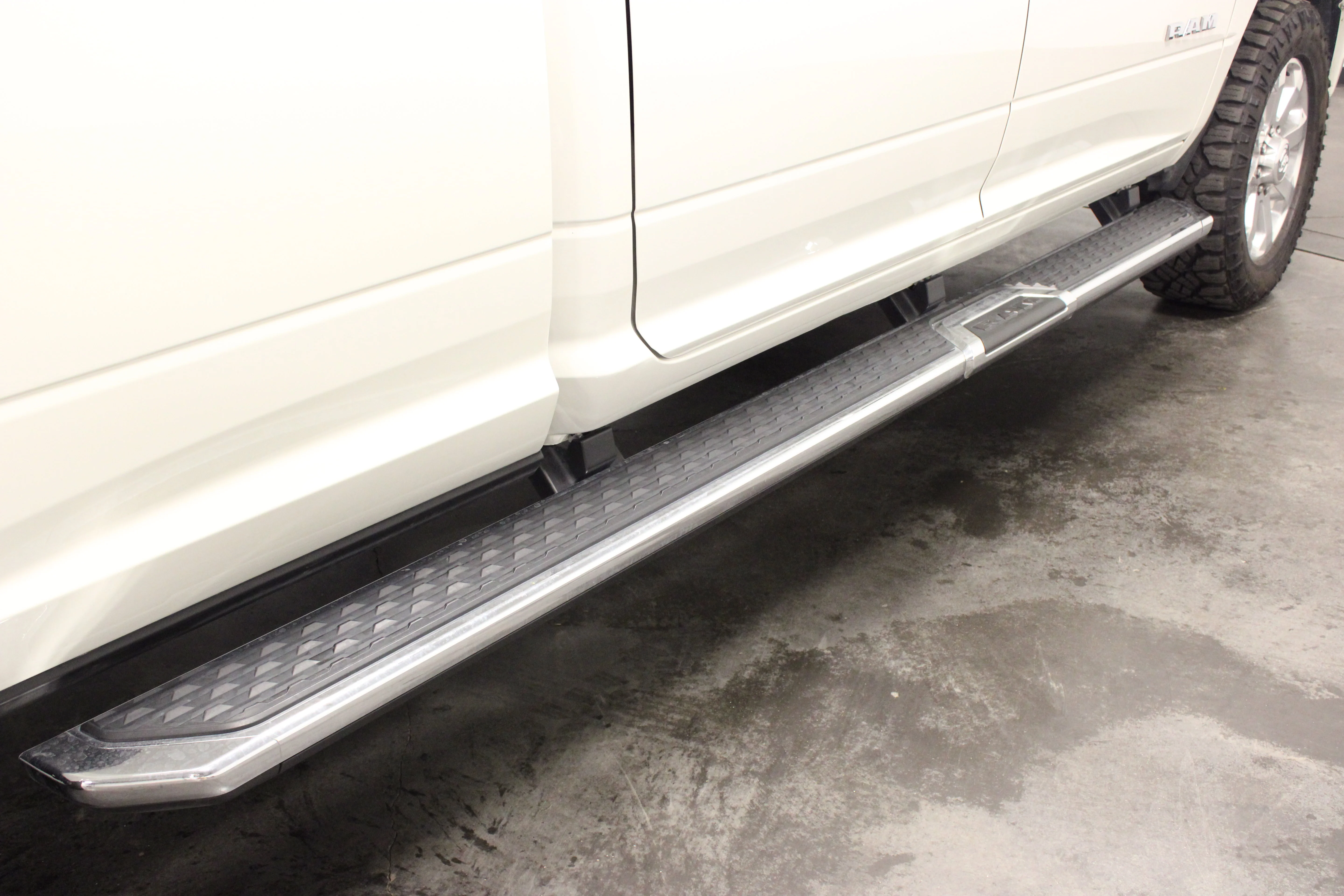 Used 2024 Pearl White Ram Laramie image 11