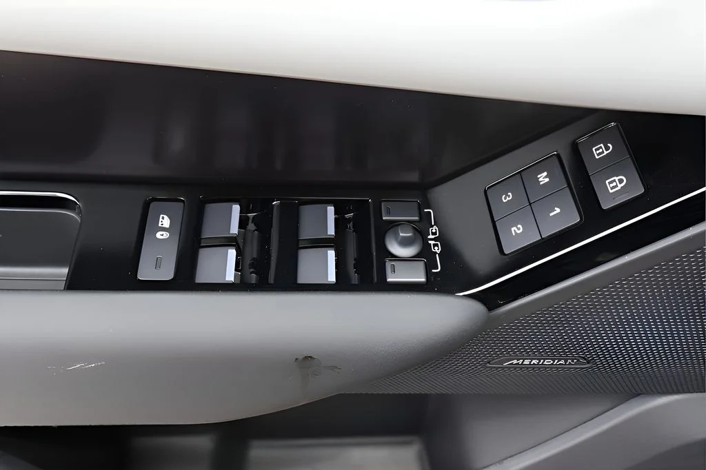 2026 Land Rover Range Rover Velar Dynamic SE - Photo 11