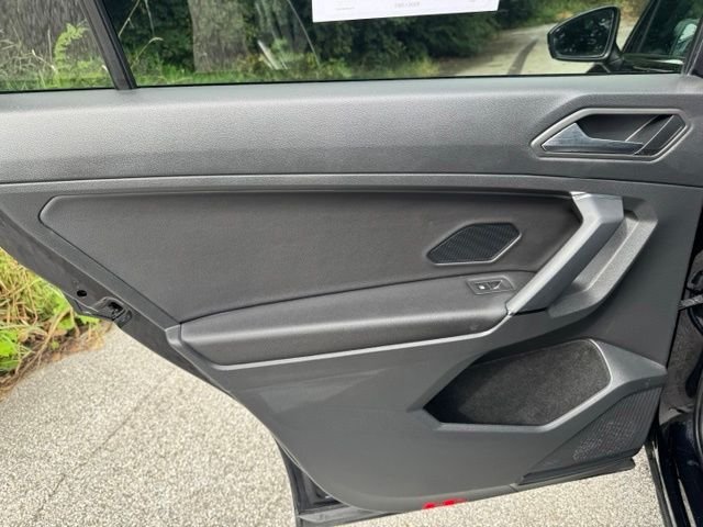 Used 2019 Deep Black Volkswagen 2.0T SE image 11