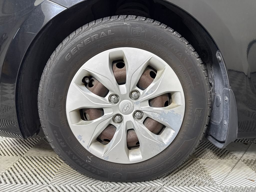 2016 Hyundai Accent SE - Photo 16