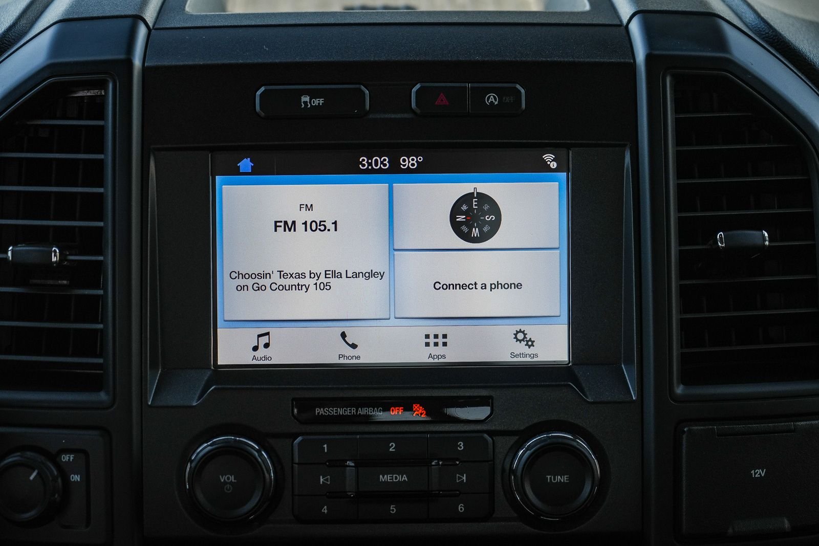 Used 2018 Blue Ford XL image 14