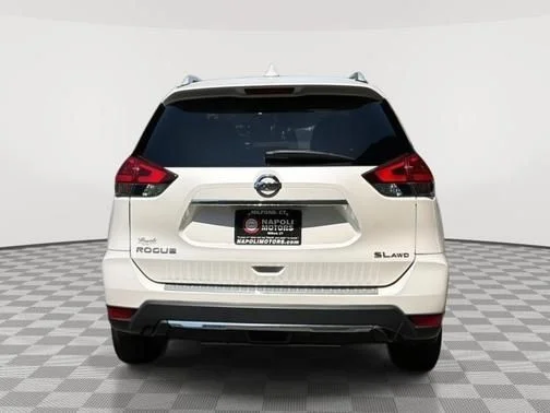 Used 2018 White Nissan SL image 4