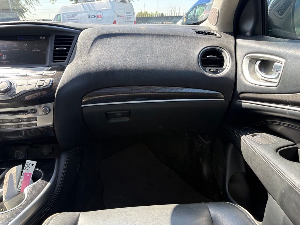 Used 2019 Black INFINITI LUXE image 6