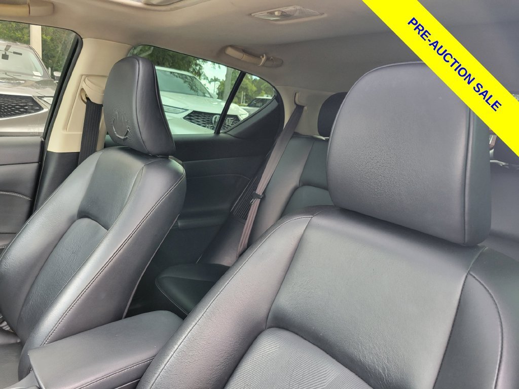 Used 2017 White Lexus 200h image 16