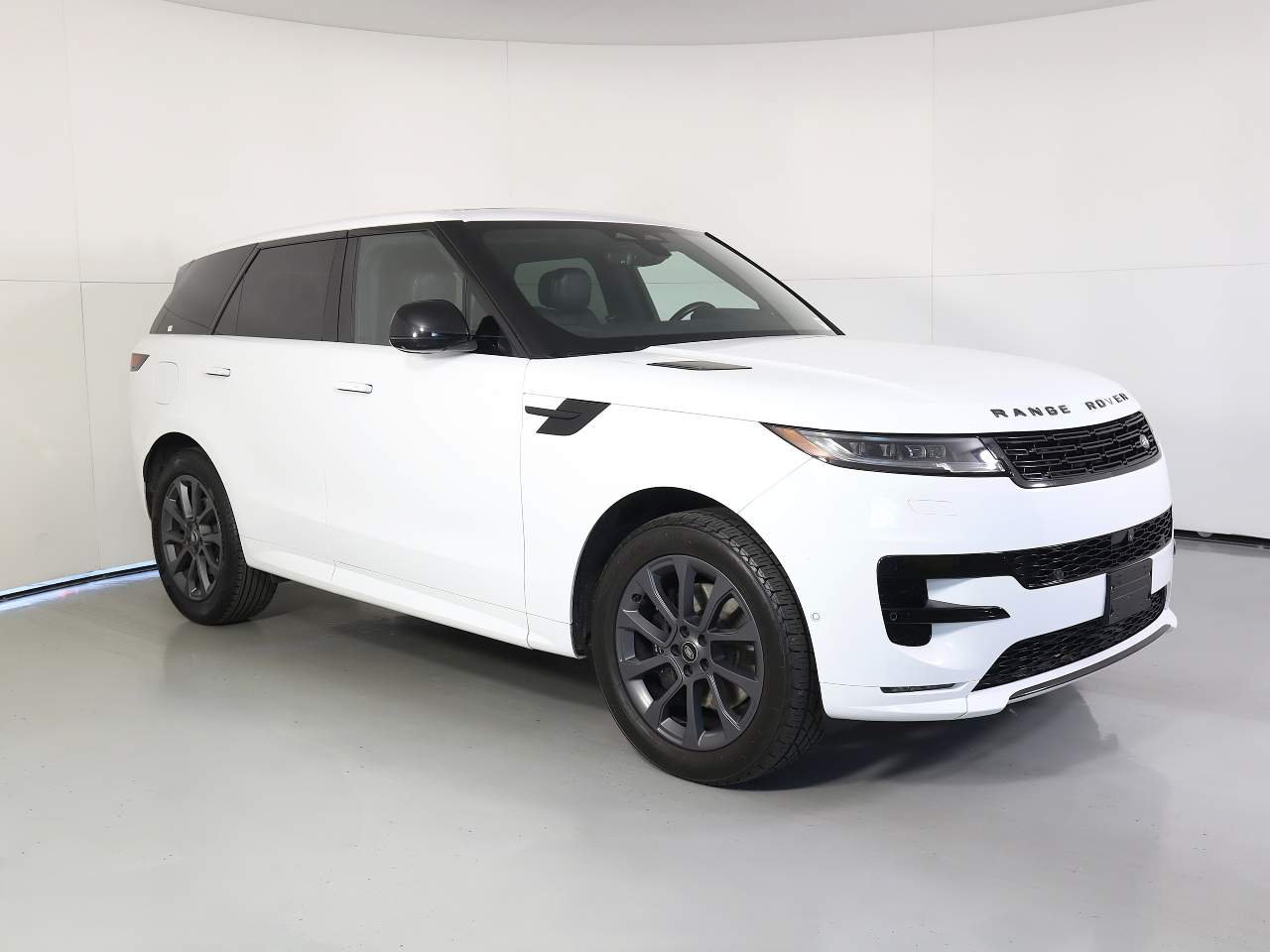 Used 2024 White Land Rover P400 Dynamic SE image 5