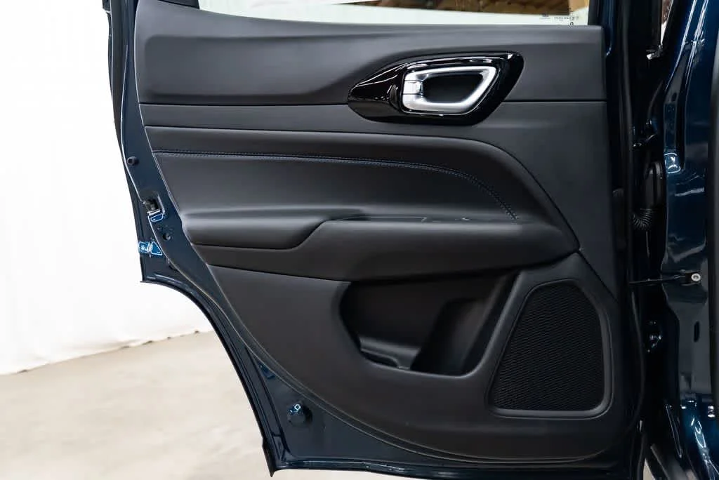 New 2026 Fathom Blue Pearl-Coat Exterior Paint Jeep Limited Altitude image 25
