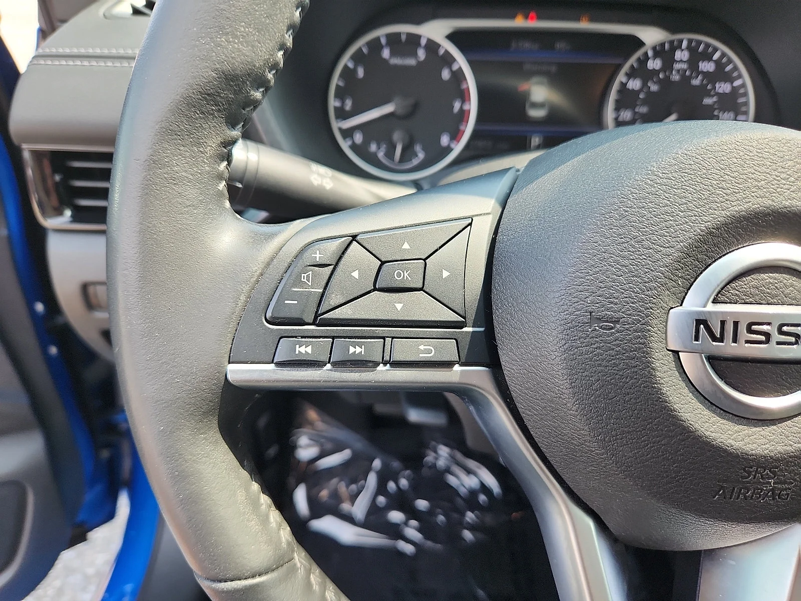 Used 2023 Electric Blue Metallic Nissan SV image 18
