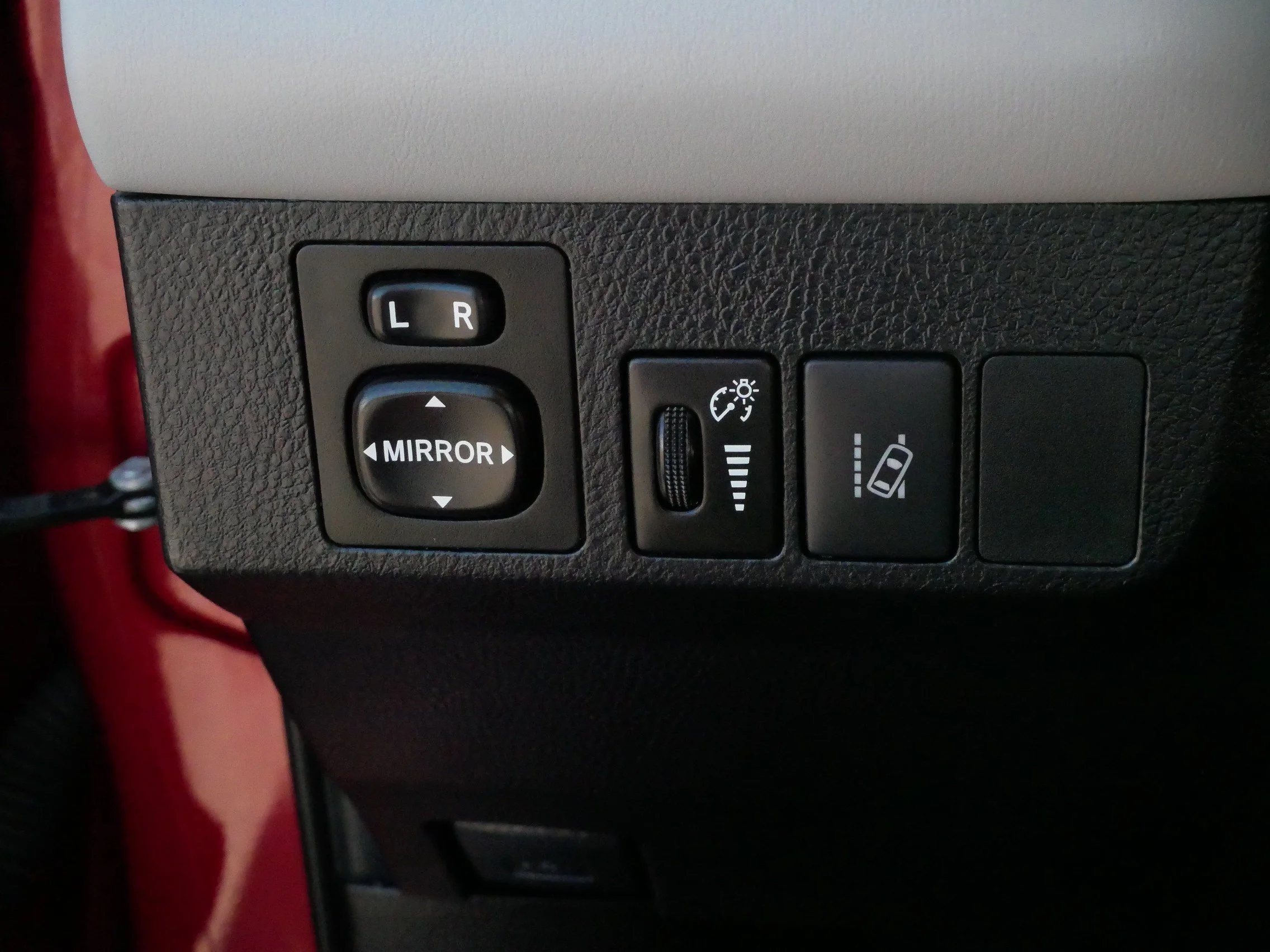 Used 2018 Ruby Flare Pearl Toyota XLE image 27