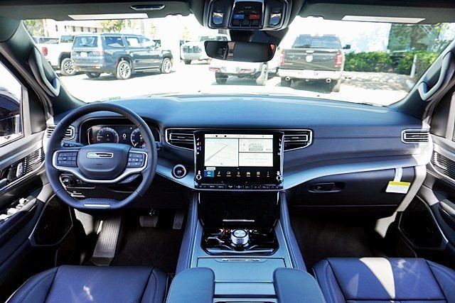 New 2026 Bright White Clear-Coat Exterior Paint Jeep Limited Altitude image 26