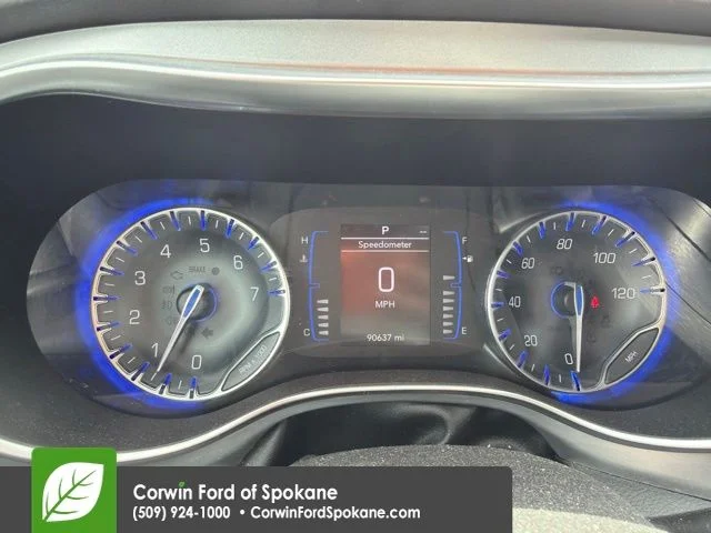 Used 2018 Gray Chrysler Touring L image 10