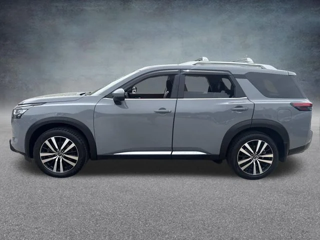 Used 2024 Gray Nissan Platinum image 12