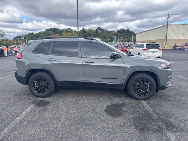 Used 2023 Gray Jeep Altitude image 4