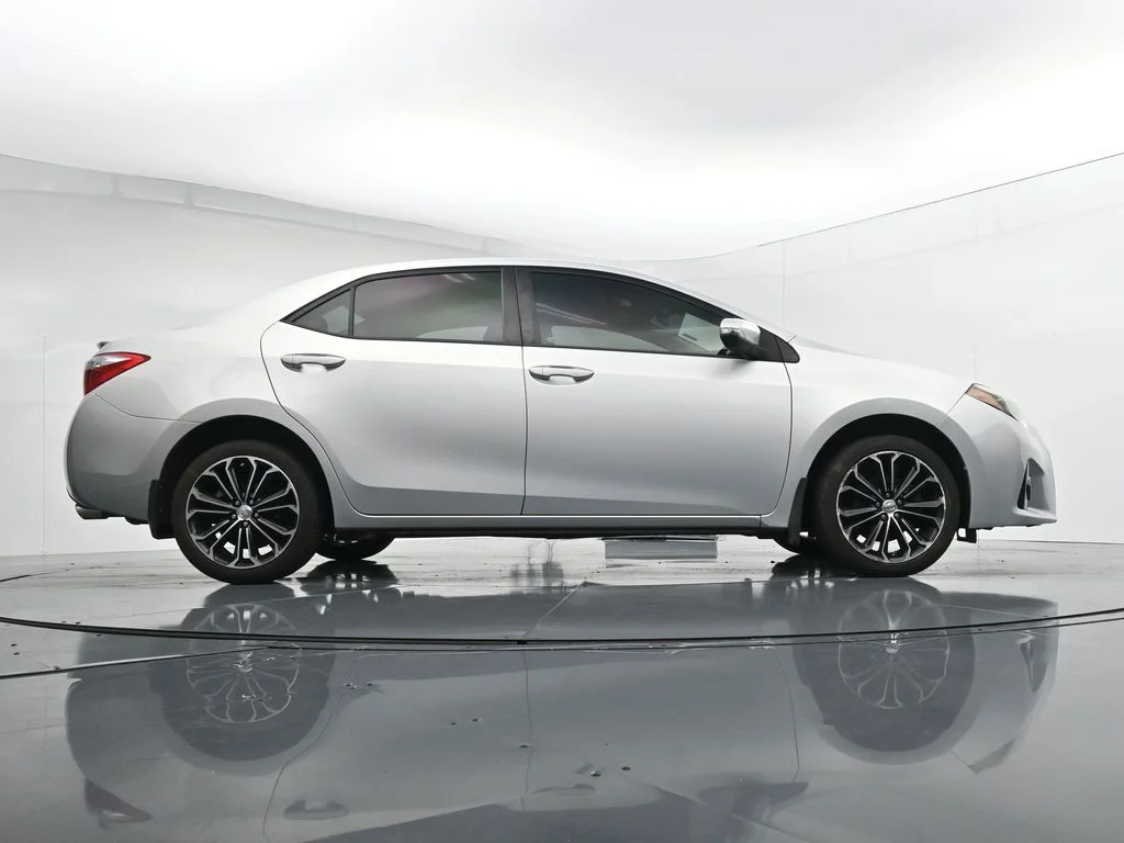 Used 2016  Toyota S Plus image 35