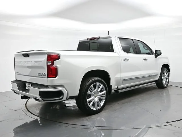 Used 2025 Iridescent Pearl Tricoat Chevrolet High Country image 7