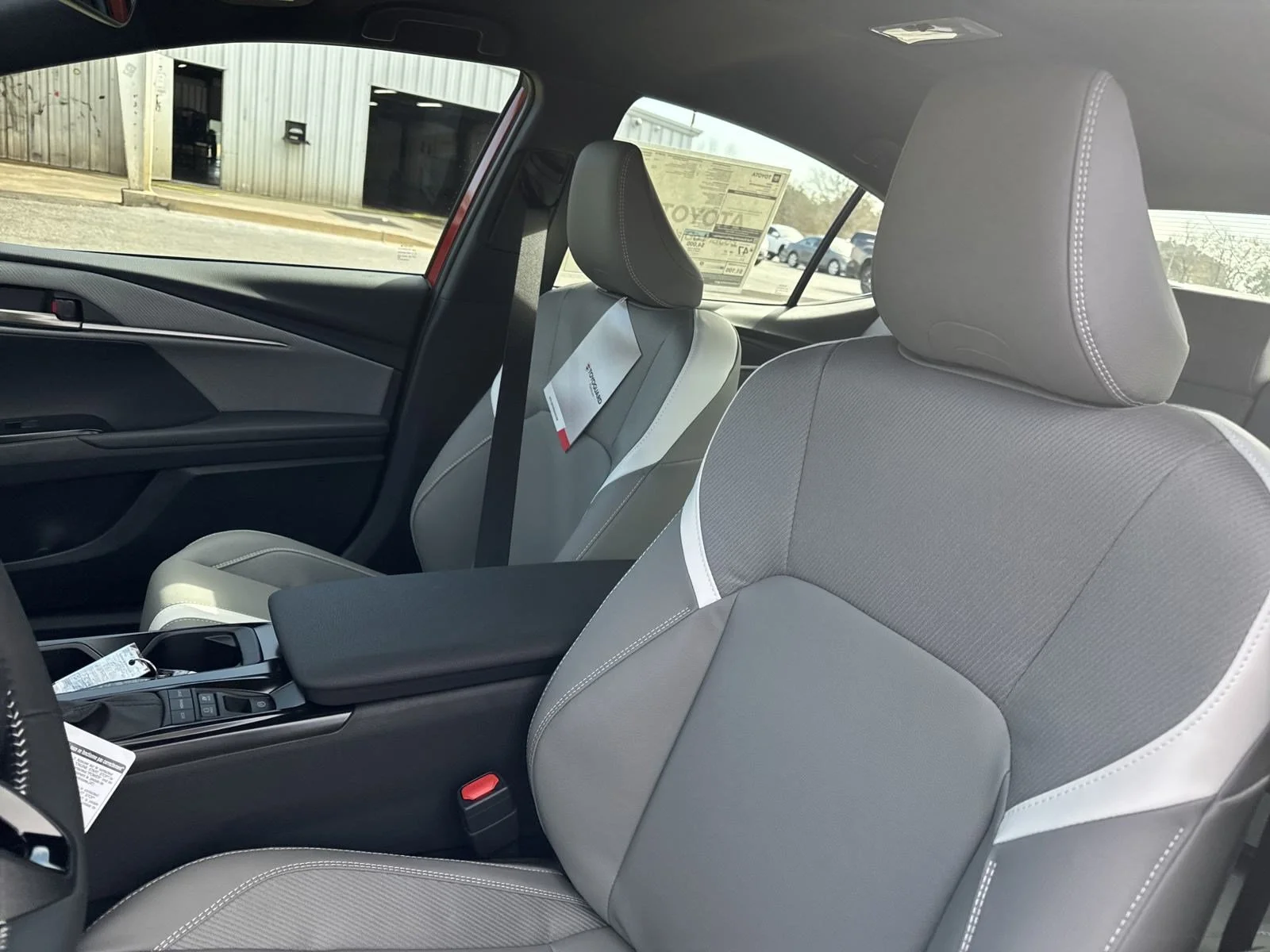 Used 2025  Toyota  image 14