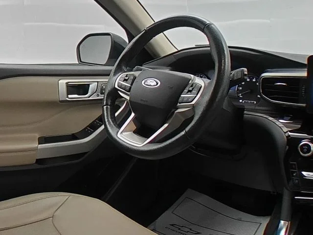 Used 2021 White Ford Limited image 35