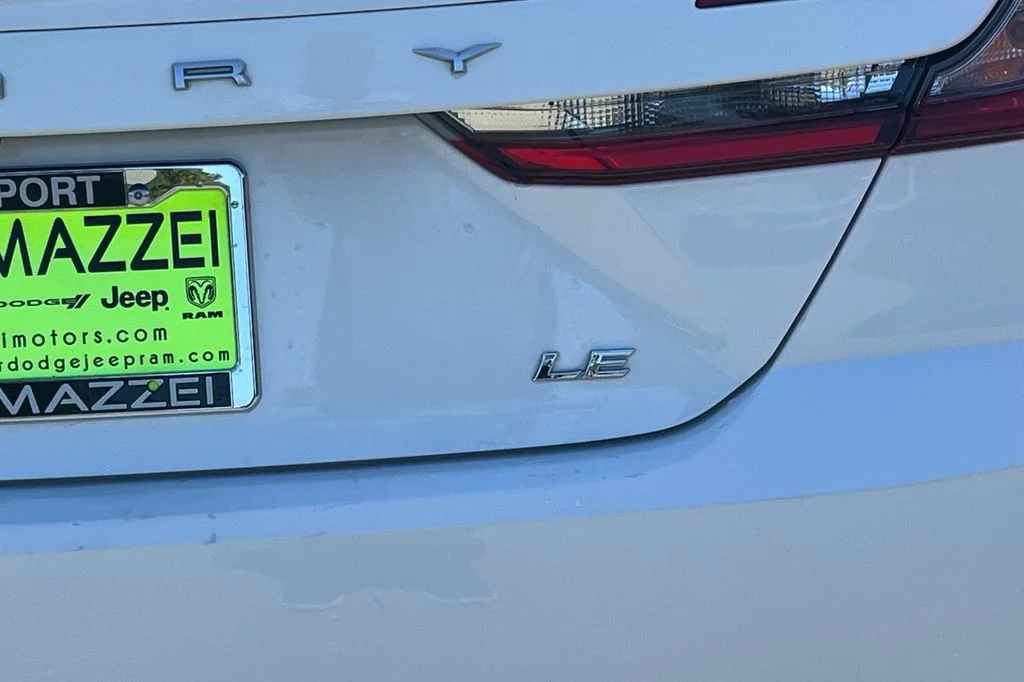 Used 2025 White Toyota LE image 11