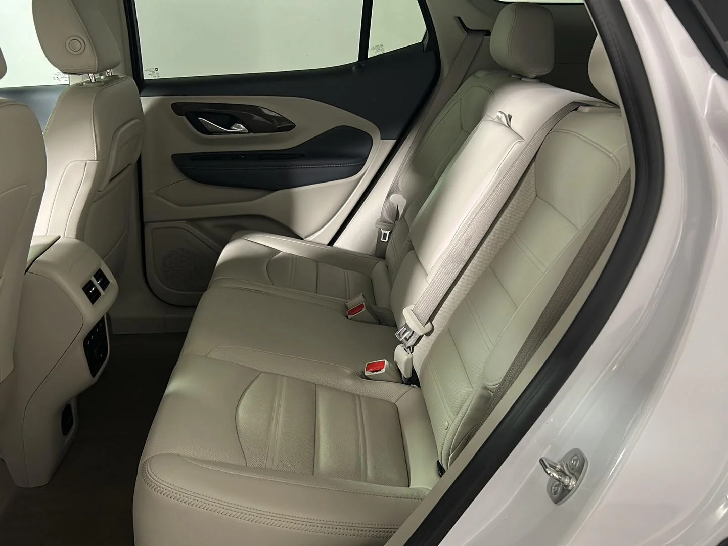 Used 2024 Summit White GMC Denali image 17